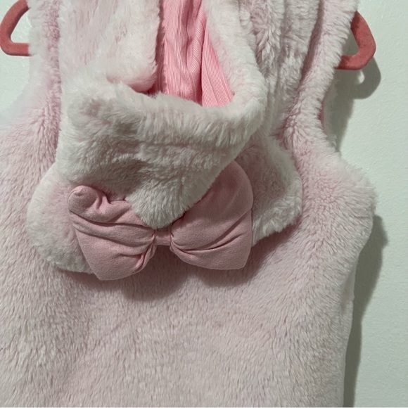 Toddler Girl Disney Junior Minnie Mouse Faux Fur Vest With Minnie Ears & Bow - Picture 10 of 10